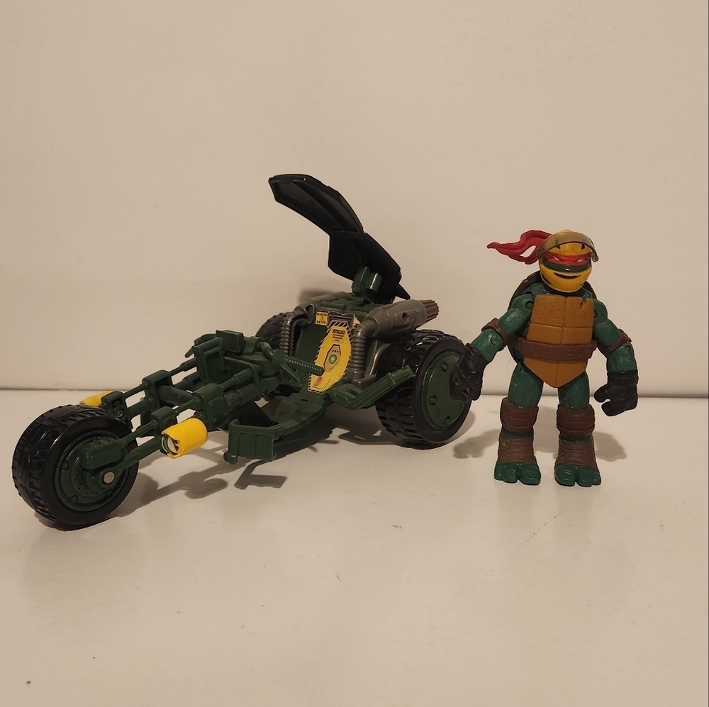 2012 TMNT Ninja Stealth Bike w/ Stealth Raphael Teenage Mutant Ninja Turtle
